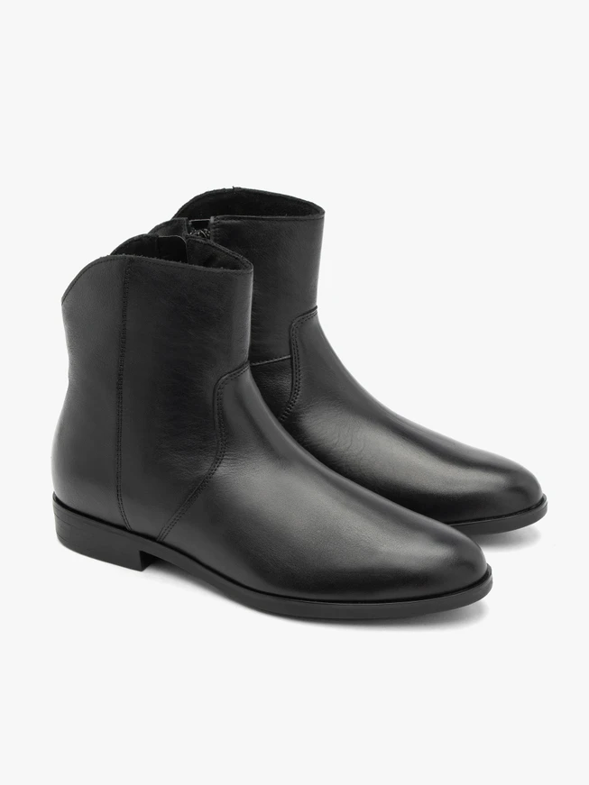 Schwarze kurze Cowboystiefel
