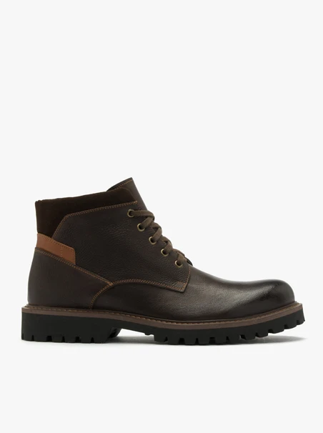 Dunkelbraune Herrenstiefel mit leichter Sohle