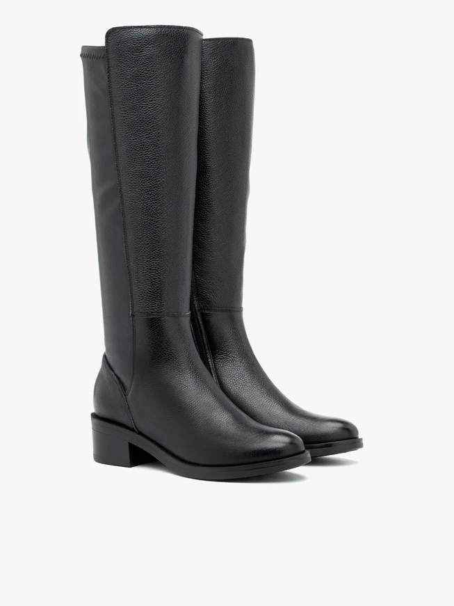 Schwarze, höher genarbte Lederstiefel