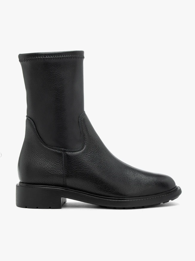 Schwarzer höherer Stiefel mit elastischem Schaft