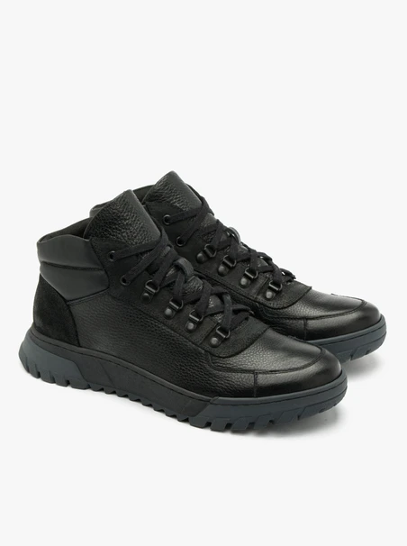 Schwarze Herren-Turnschuhe mit zweifarbiger Sohle