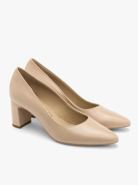 Beigefarbene Pumps mit Stilettoabsatz