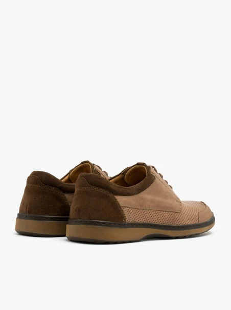 Braune Halbschuhe mit dekorativer Perforation