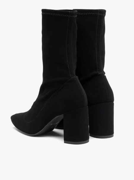 Schwarze, höhere Sockenstiefel mit Stilettoabsatz