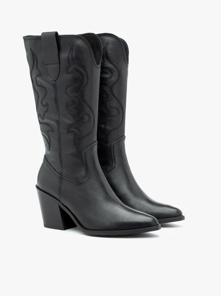 Schwarze Cowboystiefel mit besticktem Schaft