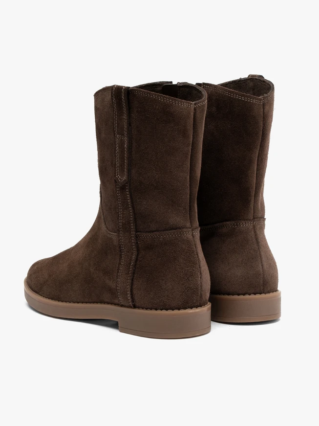 Flache Stiefel aus braunem Veloursleder