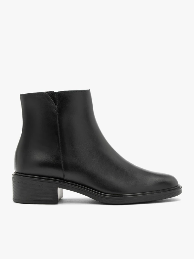 Schwarze klassische Stöckelschuhe