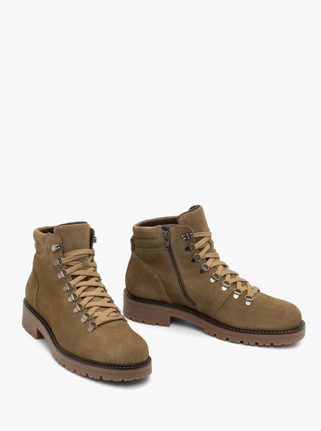 Stiefel aus olivfarbenem Veloursleder