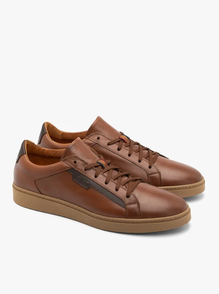 Braune sportliche Schnürhalbschuhe