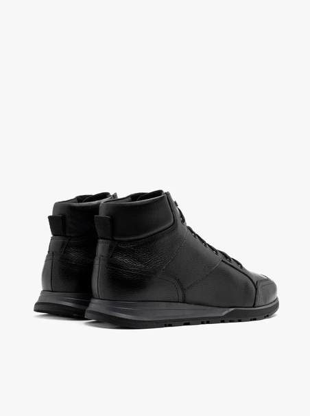 Schwarze Herrenstiefel im sportlichen Stil