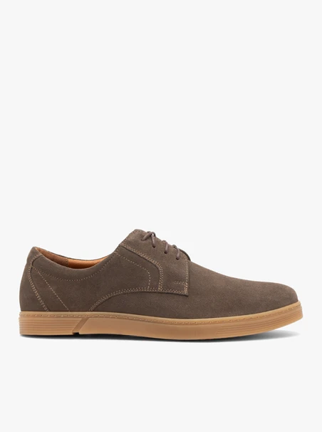 Halbschuhe aus braunem Veloursleder zum Schnüren