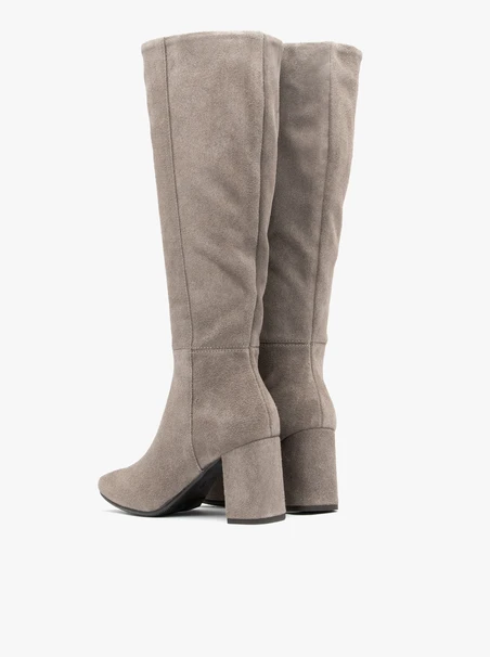 Graue Stiefel mit breitem Schaft