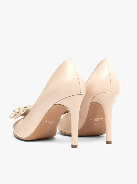 Beigefarbene Pumps mit Stiletto-Absatz und abnehmbarer Schleife