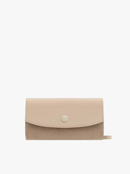 Beigefarbene Kupplungstasche mit Kette