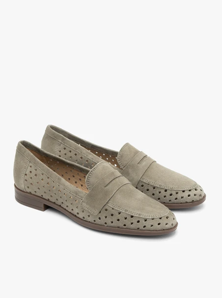Mokassins in Olive mit Perforationen