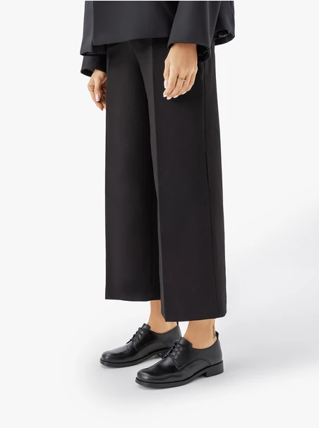Schwarze Halbschuhe aus Leder zum Schnüren