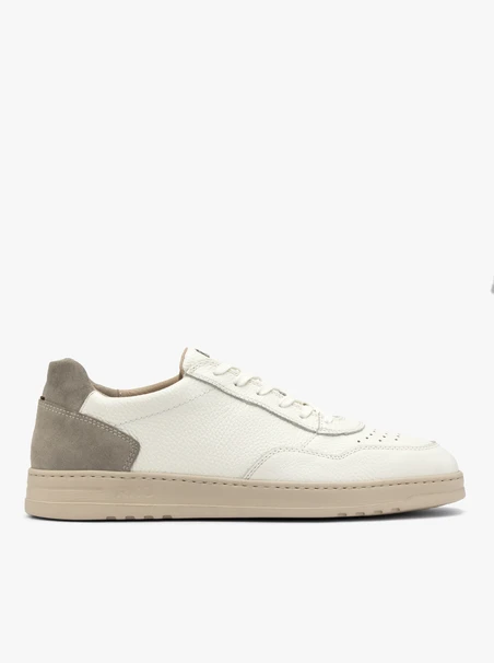 Cremefarbene Halbschuhe für Männer auf leichtem Grund