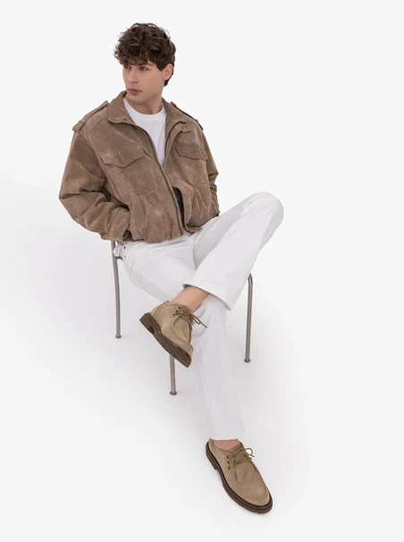 Beigefarbene Schnürhalbschuhe