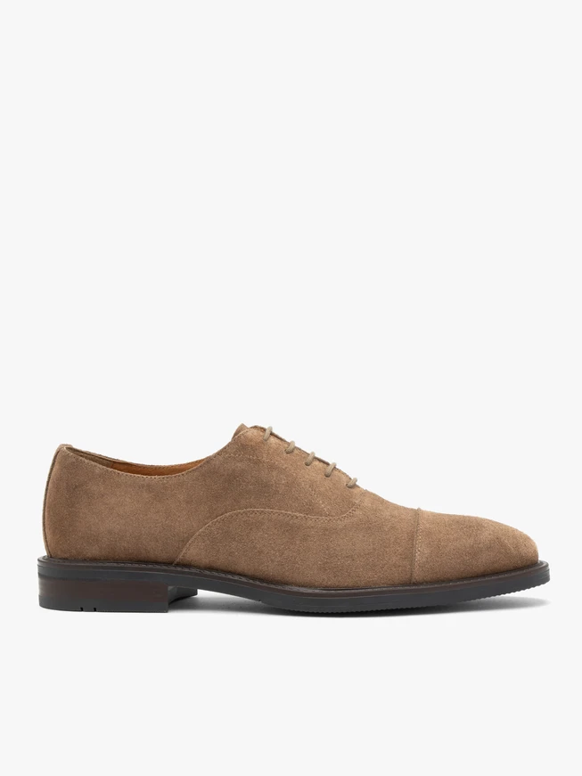 Halbschuhe aus braunem Veloursleder zum Schnüren