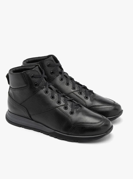 Schwarze Herrenstiefel im sportlichen Stil