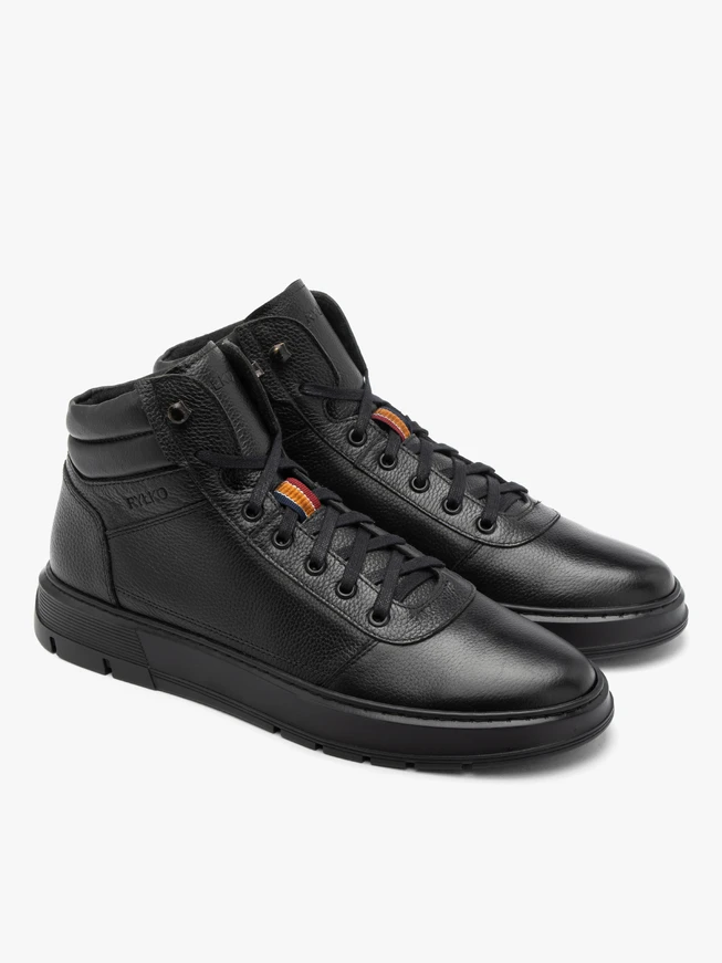 Schwarze Herren-Sportstiefel mit schwarzer Sohle
