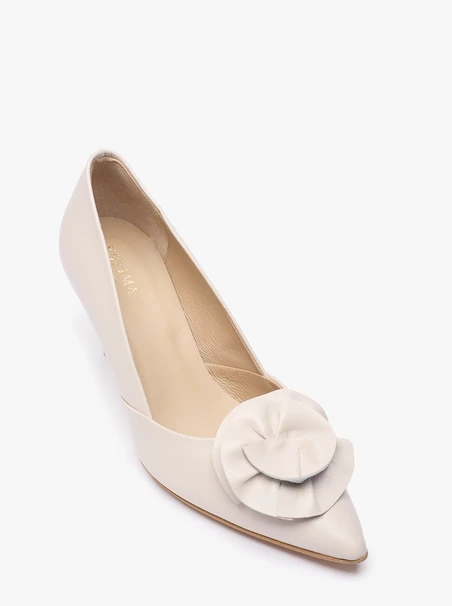 Cremefarbene Hochzeitsblumen-Stiletto-Pumps