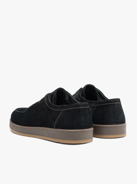 Schwarze lässige Halbschuhe