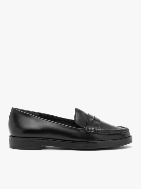 Schwarze minimalistische Mokassins aus genarbtem Leder