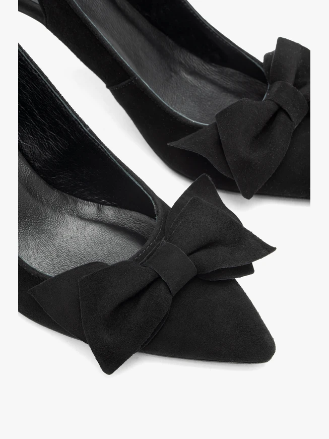 Slingback-Pumps aus Velours mit Schleifenverzierung