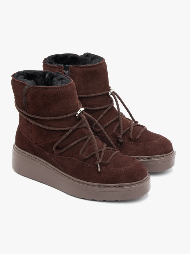 Kastanienbraune Plateau-Schneestiefel zum Schnüren