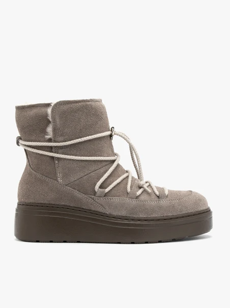 Graue Schneestiefel zum Schnüren