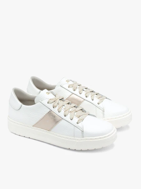 Weiße Lederhalbschuhe mit Platinriemen