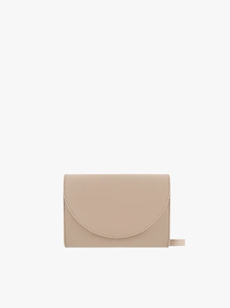 Beigefarbene Leder-Clutch-Tasche mit Kette