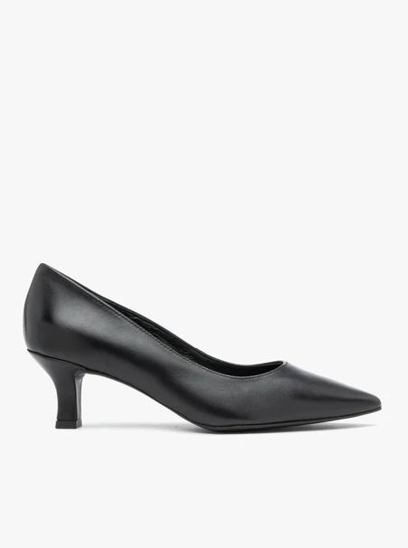Schwarze Pumps mit Absatz aus genarbtem Leder