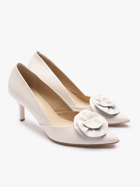 Cremefarbene Hochzeitsblumen-Stiletto-Pumps