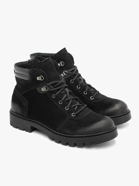 Schwarze isolierte Stiefel