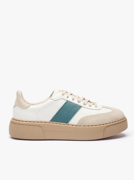 Turnschuhe mit grünem Akzent