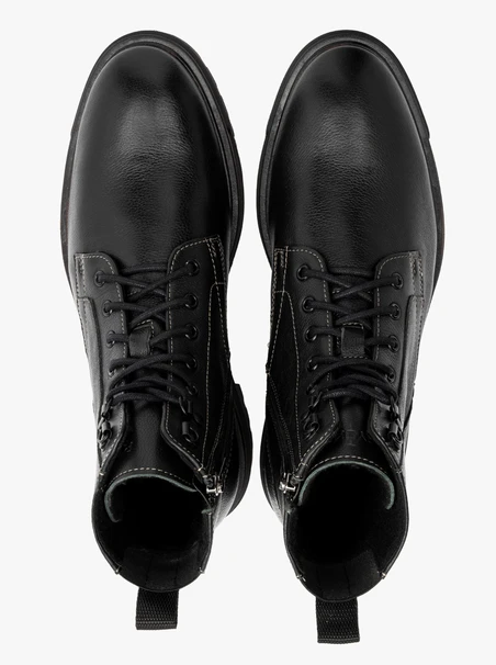 Schwarze Herrenstiefel mit braunem Einsatz an der Unterseite