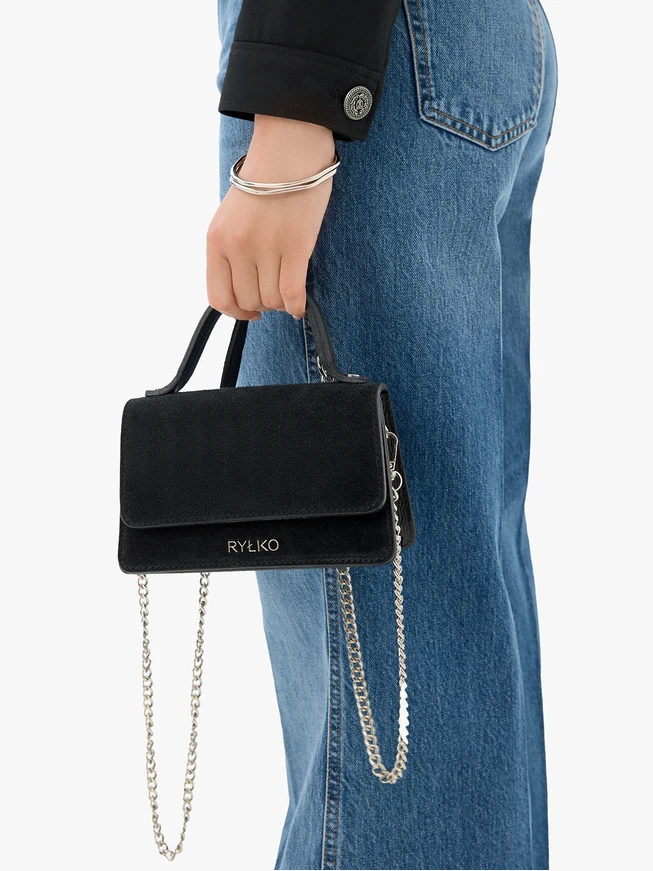 Schwarze elegante Handtasche mit Kette