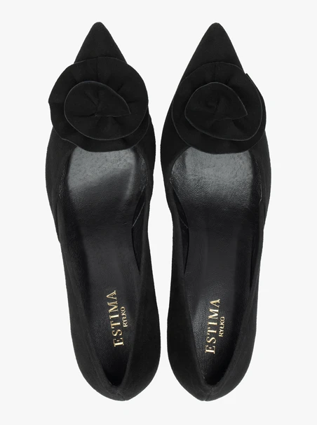 Schwarze Pumps aus Veloursleder mit Blumendetails