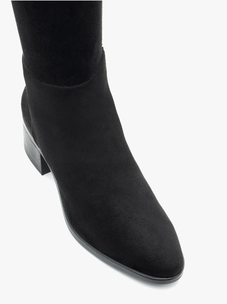 Schwarze Gummistiefel mit breitem Schaft