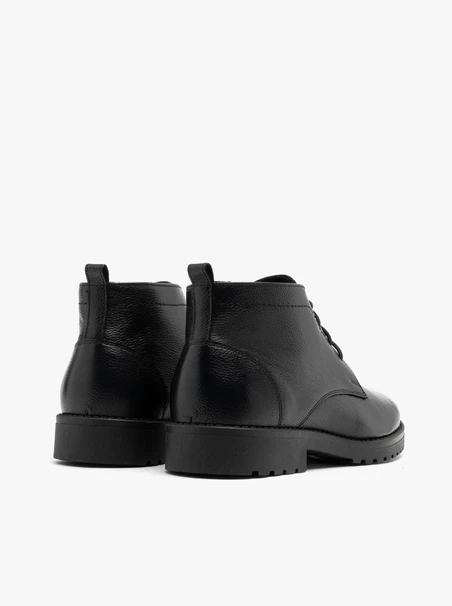 Schwarze Herrenstiefel aus Vollnarbenleder