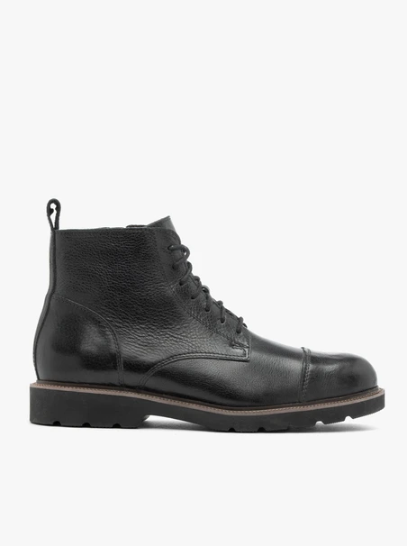 Schwarzer isolierter Vollnarbenlederstiefel