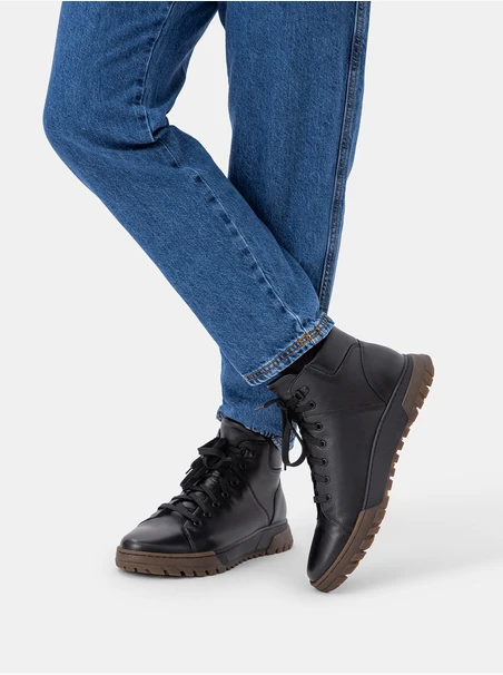 Schwarze Herrenstiefel im sportlichen Stil