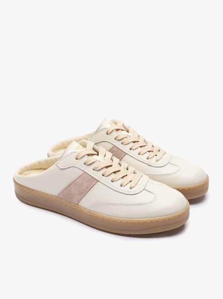Heillose cremefarbene Turnschuhe