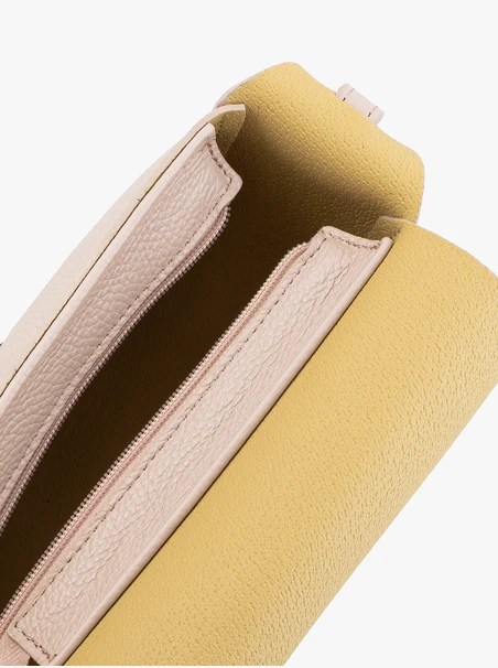 Handtasche aus hellrosa Vollnarbenleder