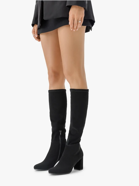 Schwarze Stiefel mit flexiblem, breitem Schaft