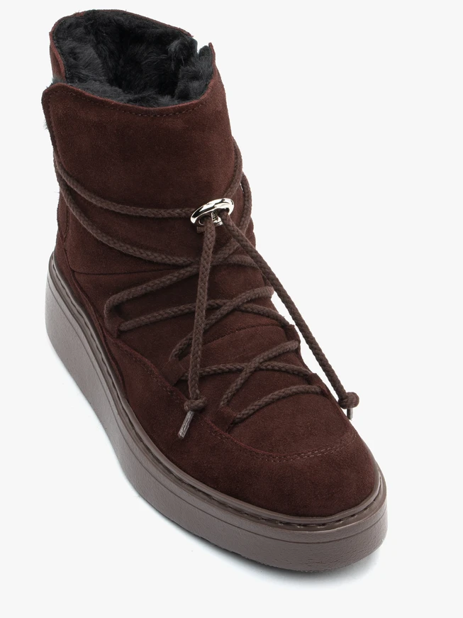 Kastanienbraune Plateau-Schneestiefel zum Schnüren