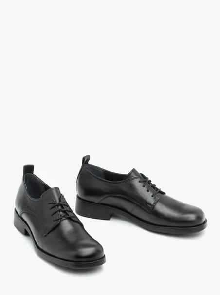 Schwarze Halbschuhe aus Leder zum Schnüren