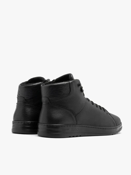 Schwarze isolierte Herrenstiefel mit leichter Sohle